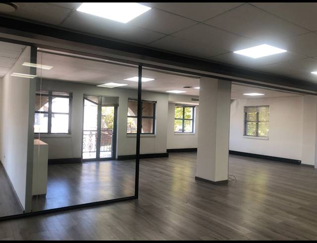 188M² OFFICE TO LET IN HYDE PARK